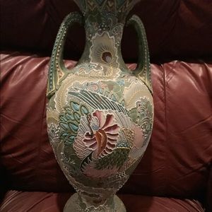 Beautiful hand painted vase, detailing is magnificent.